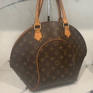 SOLD 💔 Louis Vuitton Ellipse MM